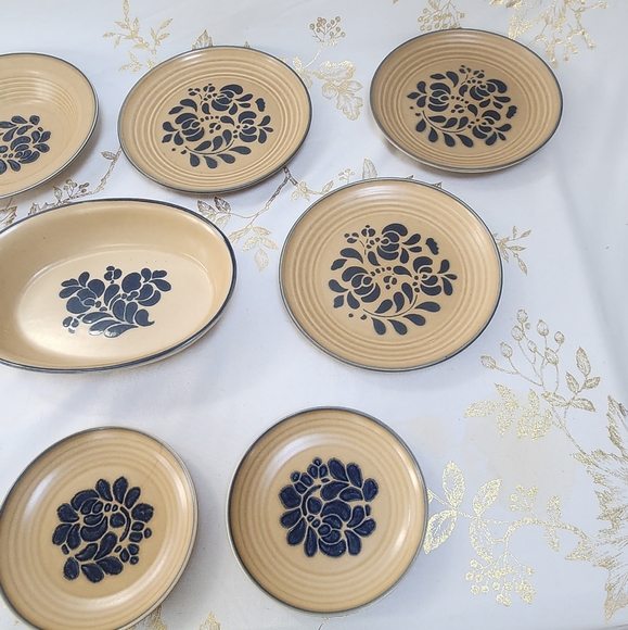 Pfaltzgraff Folk Art Vintage 10-Piece Stoneware Set - Picture 4 of 14